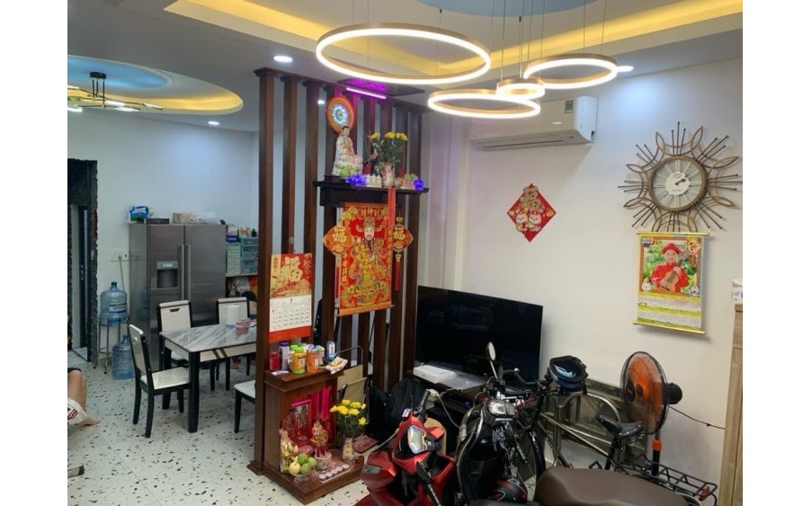 Bán nhà Siêu VIP Q11 tại ngã 4 Trần Quý và Lê Đại Hành, Dt 5.3x9.1m. Chỉ nhỉnh hơn 4,7 tỷ. TL